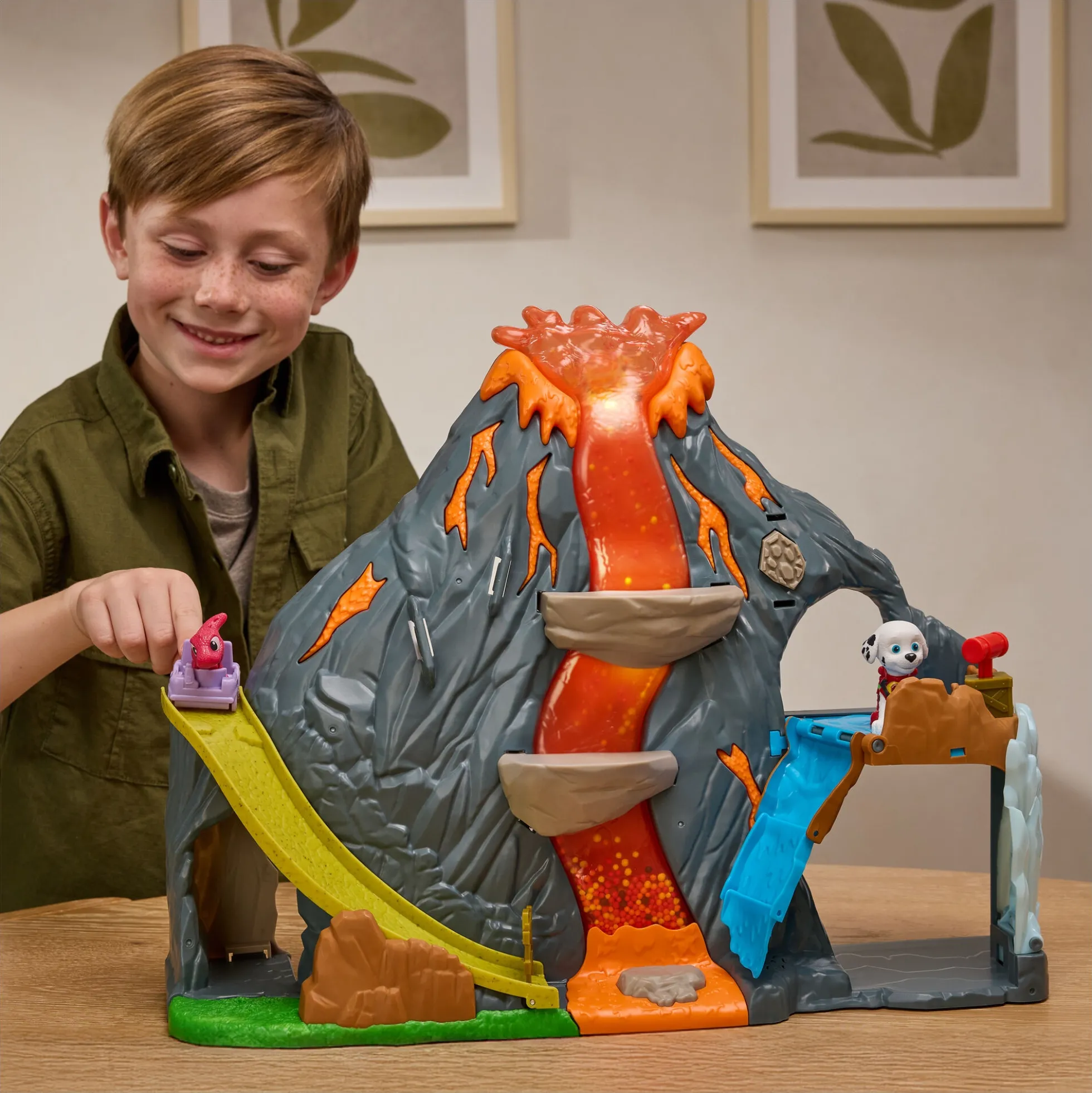 PAW Patrol Dino Filmen Super Lava Blast vulkan legesæt med tilbehør - 36x45x13 cm