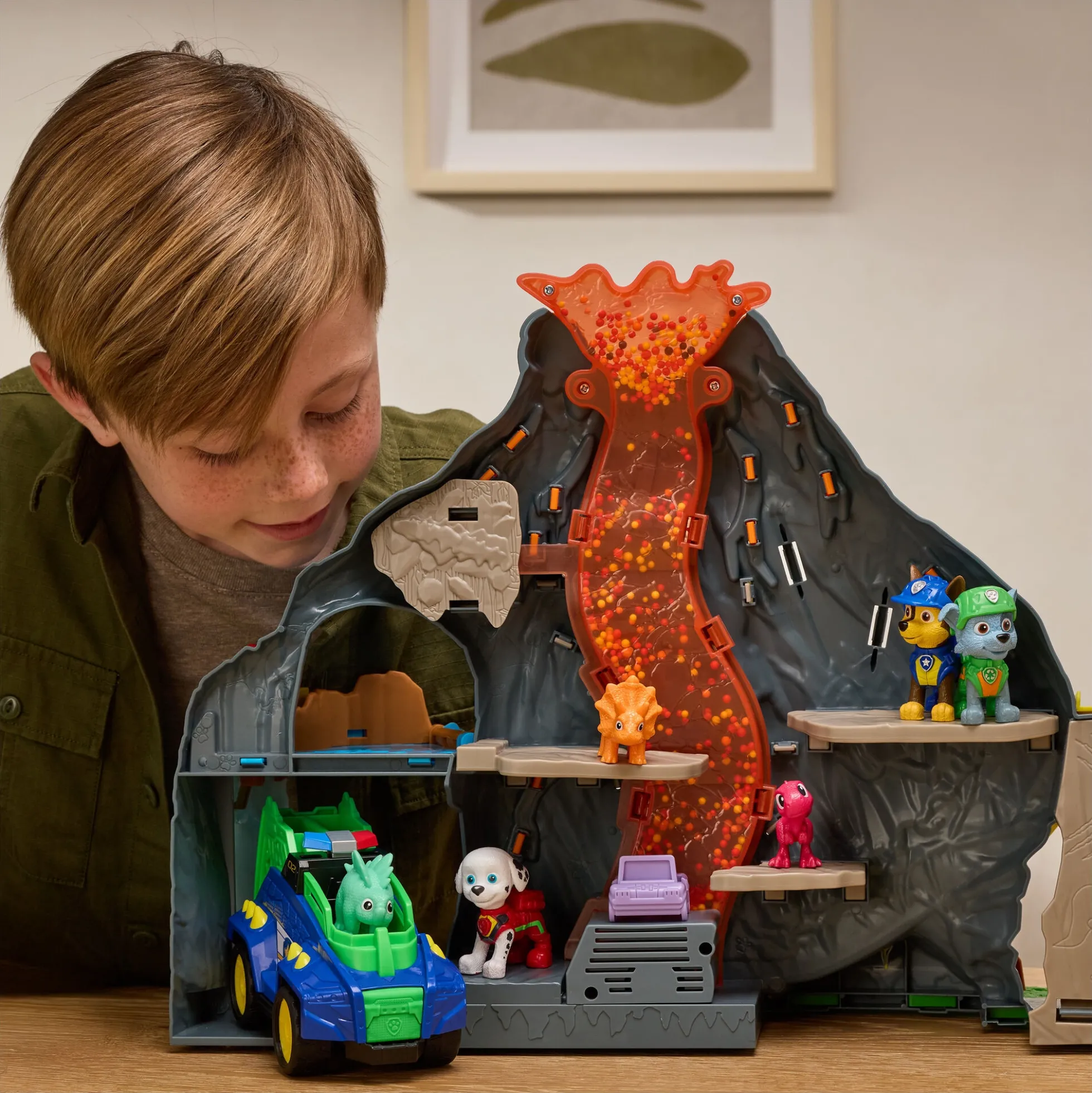 PAW Patrol Dino Filmen Super Lava Blast vulkan legesæt med tilbehør - 36x45x13 cm