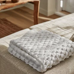 Plaid i fake fur - 135x190 cm - Hvidt tæppe med vaffelstruktur - Ekstra tykt og blødt - Nordstrand Home