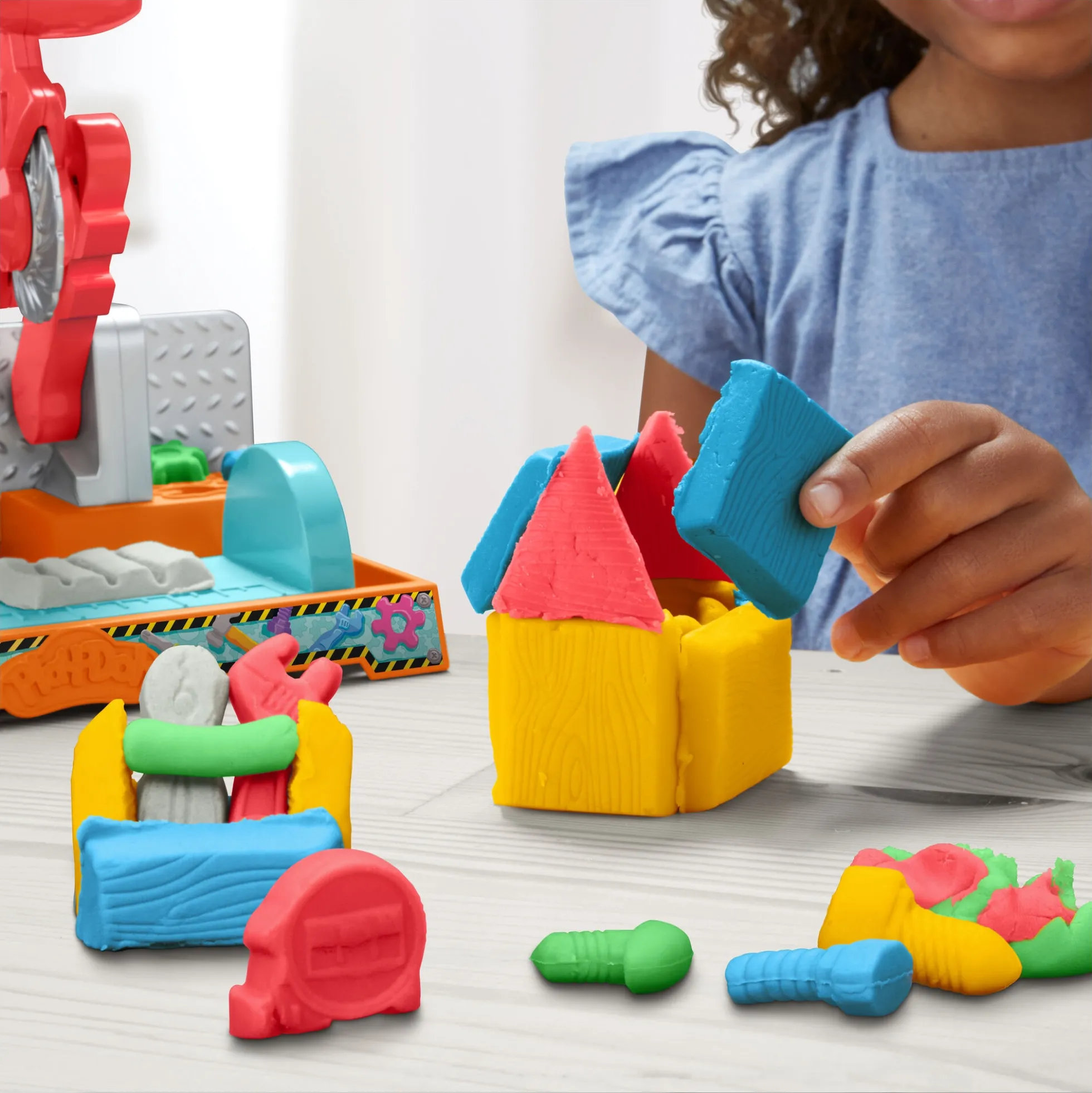 Play-Doh modellervoks Stamp & Saw værktøjsbænk med værktøj - 248 g