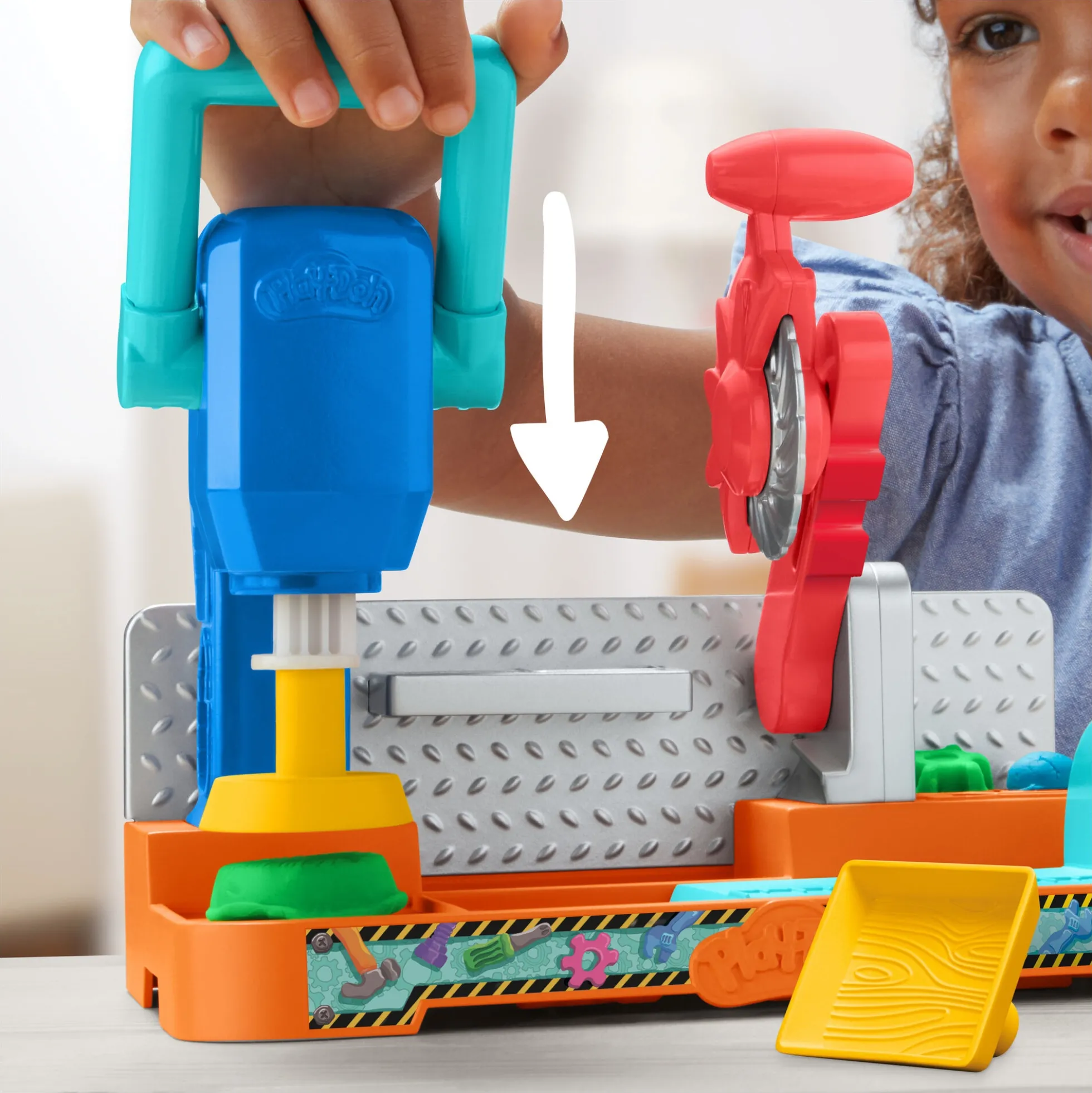 Play-Doh modellervoks Stamp & Saw værktøjsbænk med værktøj - 248 g