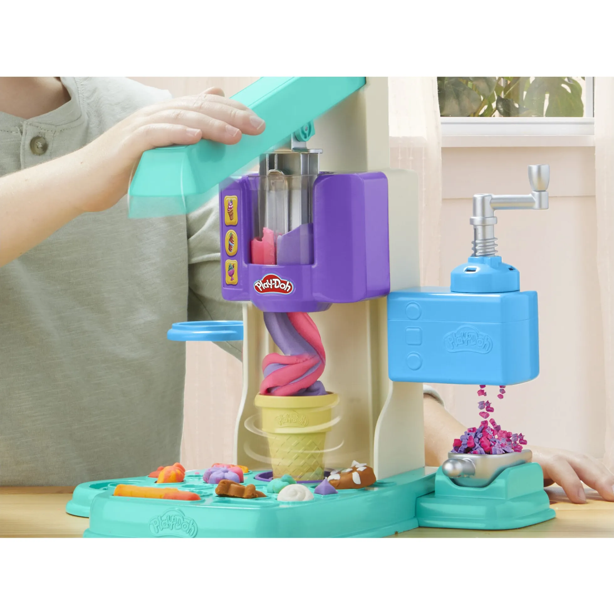 Play-Doh Rainbow Swirl is-legesæt med modellervoks
