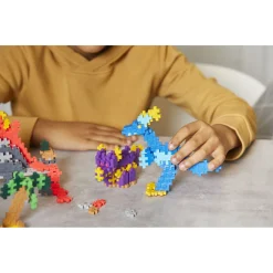 Plus-Plus dinosaur byggesæt med vulkan og byggeplader - 600 dele