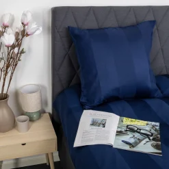Pudebetræk - 60x63 cm - 100% bomuldssatin - Blå brede striber