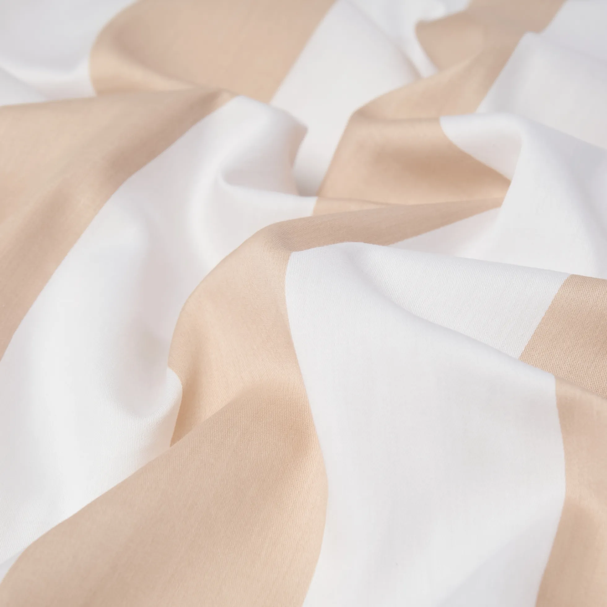 Pudebetræk 60x63 cm - 100% bomuldssatin - Nordic Stripe - Brede naturfarvet striber