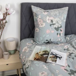Pudebetræk 60x63 cm - Microfiber - Støvet grønt blomstret print