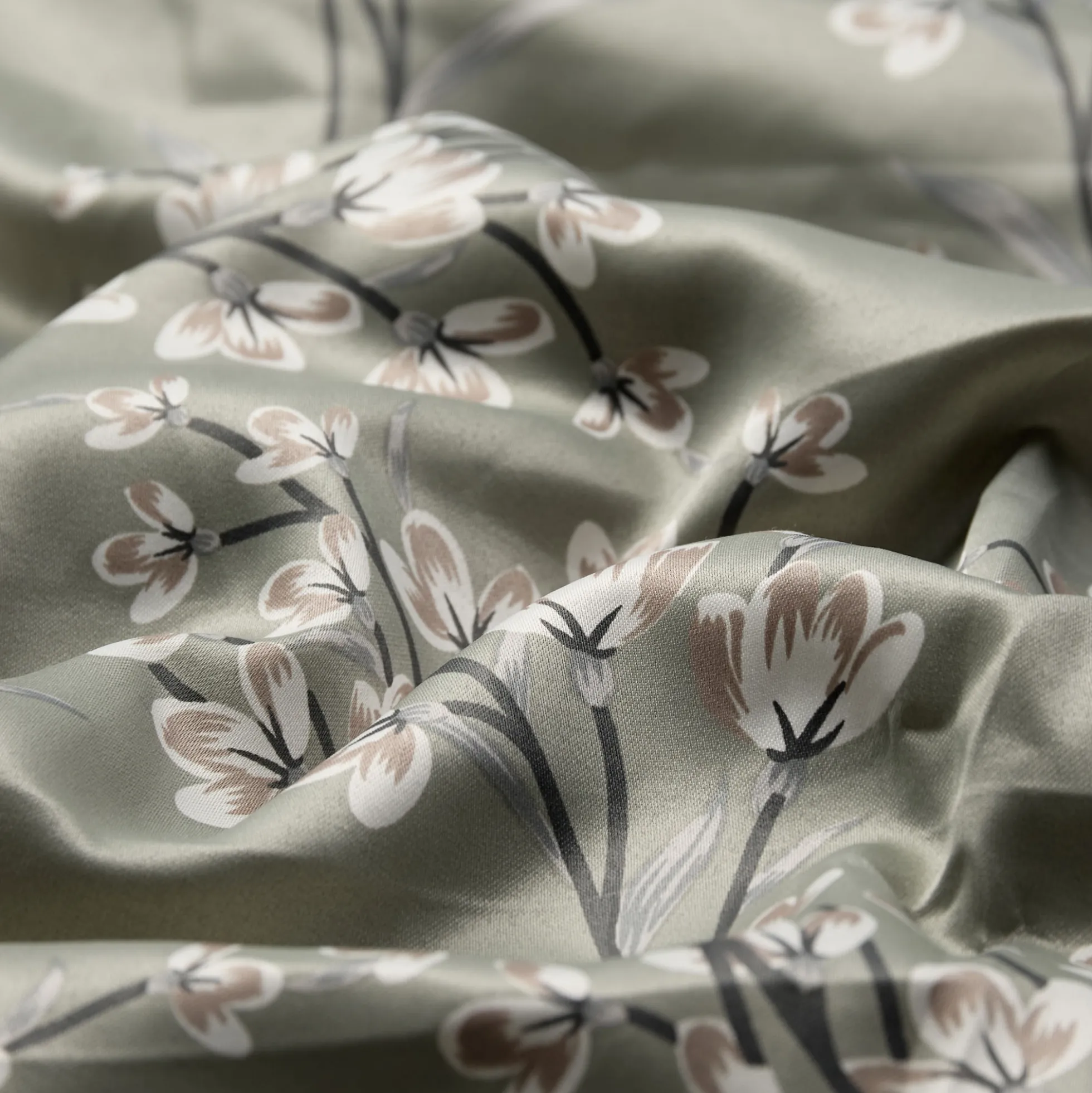 Pudebetræk 60x63 cm - Satin - Grønt vendbart blomster design