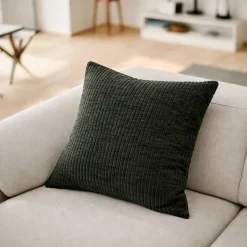 Pyntepude 45x45 cm - Mørkegrøn sofapude med fløjls look - Blød pude til sofaen - Borg Living