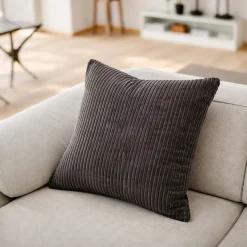Pyntepude 45x45 cm - Mørkegrå sofapude med fløjls look - Blød pude til sofaen - Borg Living