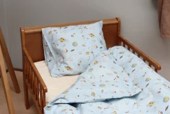 Rummotiv sengetøj - 100% bomuld - Babysengetøj 70x100 cm - Blåt med rummotiver