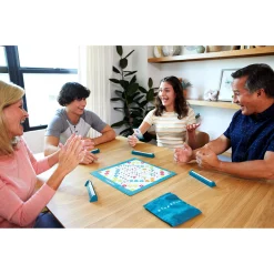 Scrabble brætspil - klassisk ordspil på dansk
