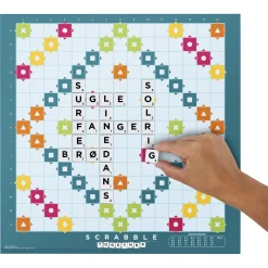 Scrabble brætspil - klassisk ordspil på dansk