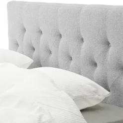 Sengegavl 160x150 cm - Lysegråt hovedgærde med knapper - Nordstrand Home