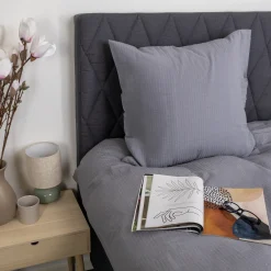 Sengetøj 140x200 cm - Bæk og Bølge - 100% bomulds krep - Lysegråt ensfarvet