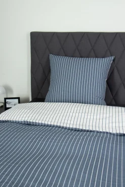 Sengetøj 150x210 cm - Bæk og Bølge - 100% bomulds krep - Vendbart med blå striber