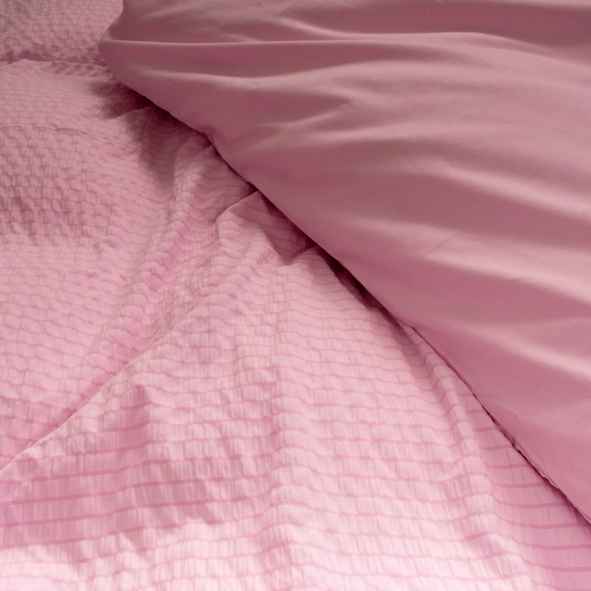 Sengetøj 140x200 cm - Bæk og bølge - Microfiber - Rosa seer sucker