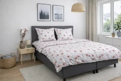 Sengetøj 140x220 cm - Bomulds flonel - Hvid med rosa blomster