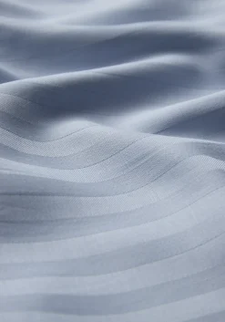 Sengetøj 150x210 cm - 100% bomuldssatin - Klassisk lyseblå striber
