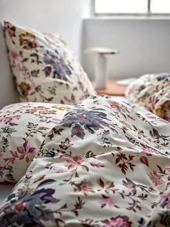 Sengetøj 140x220 cm - 100% bomuldssatin - Södahl Tapestry - Rosa blomster