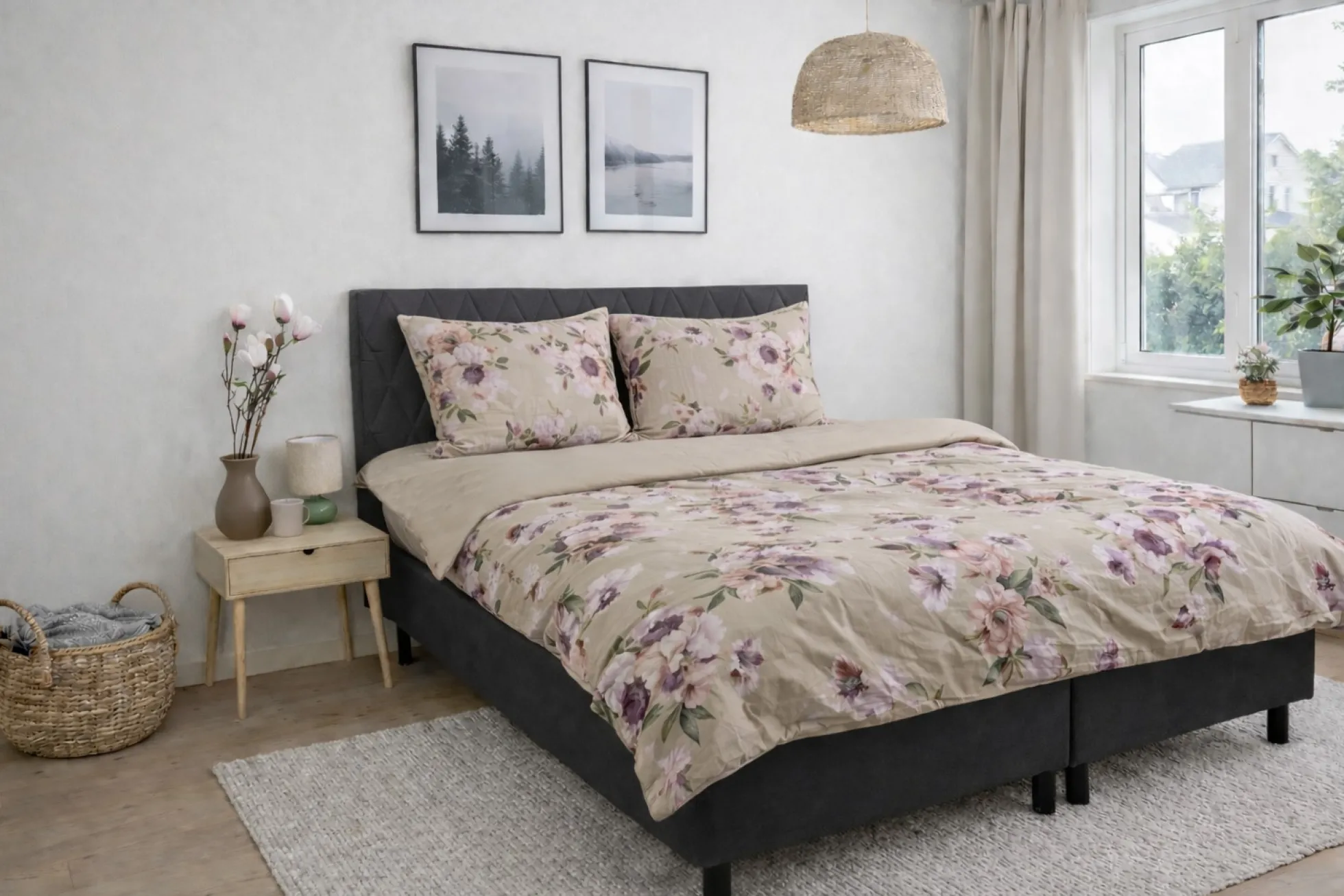 Sengetøj 150x210 cm - Bomuldssatin - Vendbart beige blomster sengetøj