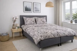 Sengetøj 140x220 cm - Microfiber - Brunt blomstret print