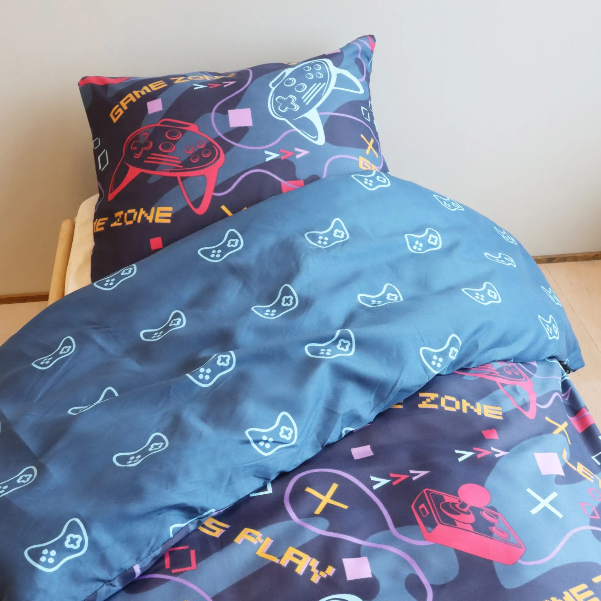 Sengetøj 140x200 cm - Microfiber - Vendbart gamer motiv