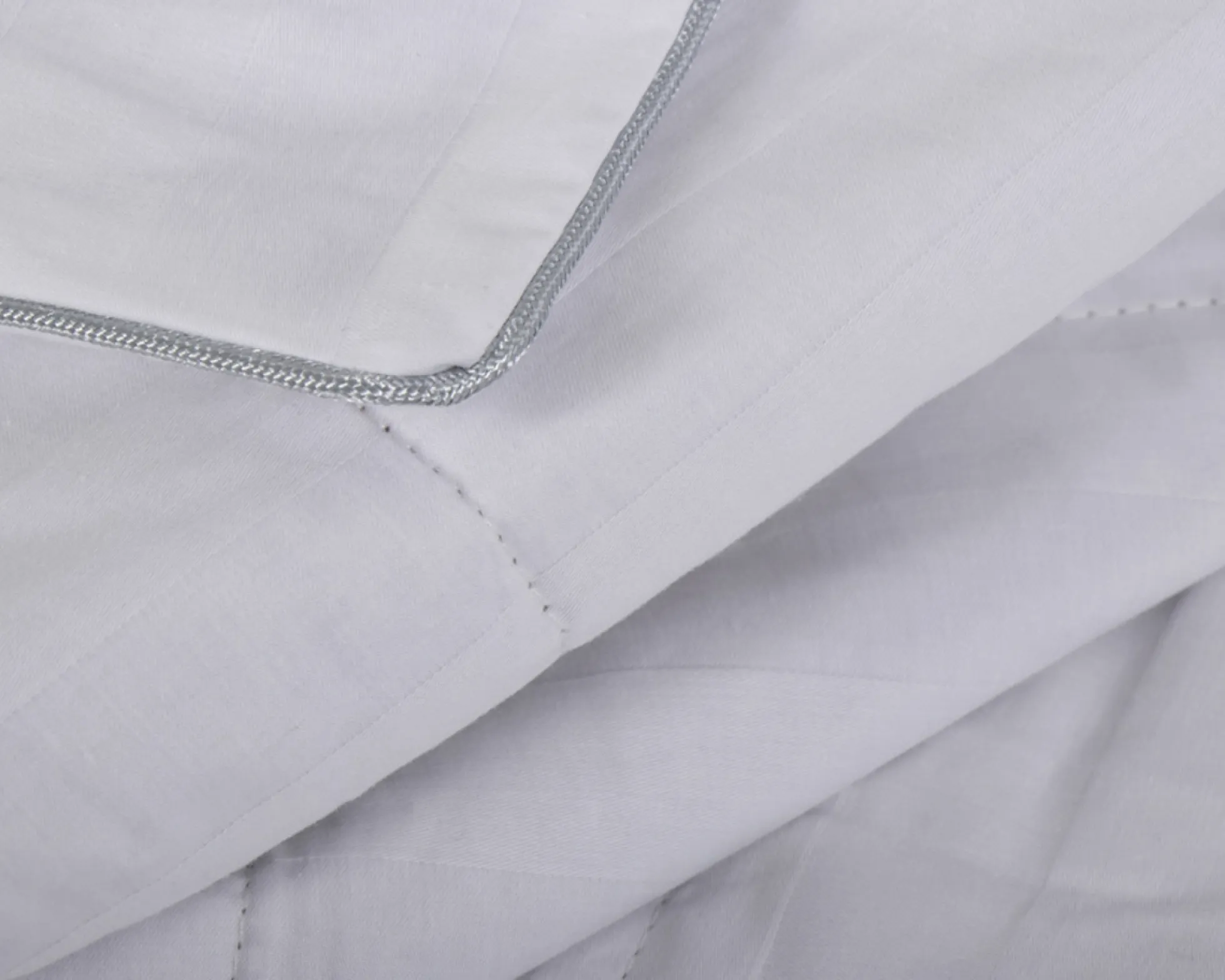 Sommer silkedyne - 100% Mulberry silkefyld - Temperaturregulerende sommerdyne - 140x200 cm - Borg Living