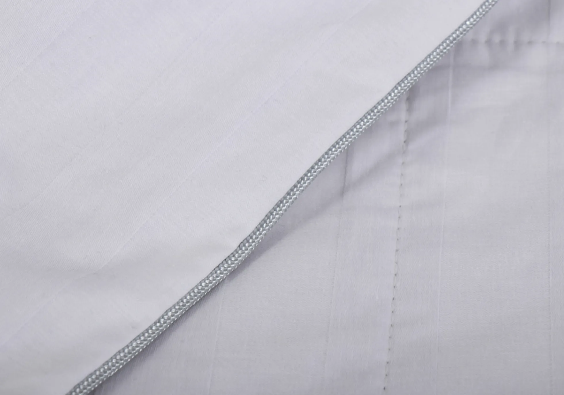 Sommer silkedyne - 100% Mulberry silkefyld - Temperaturregulerende sommerdyne - 140x200 cm - Borg Living