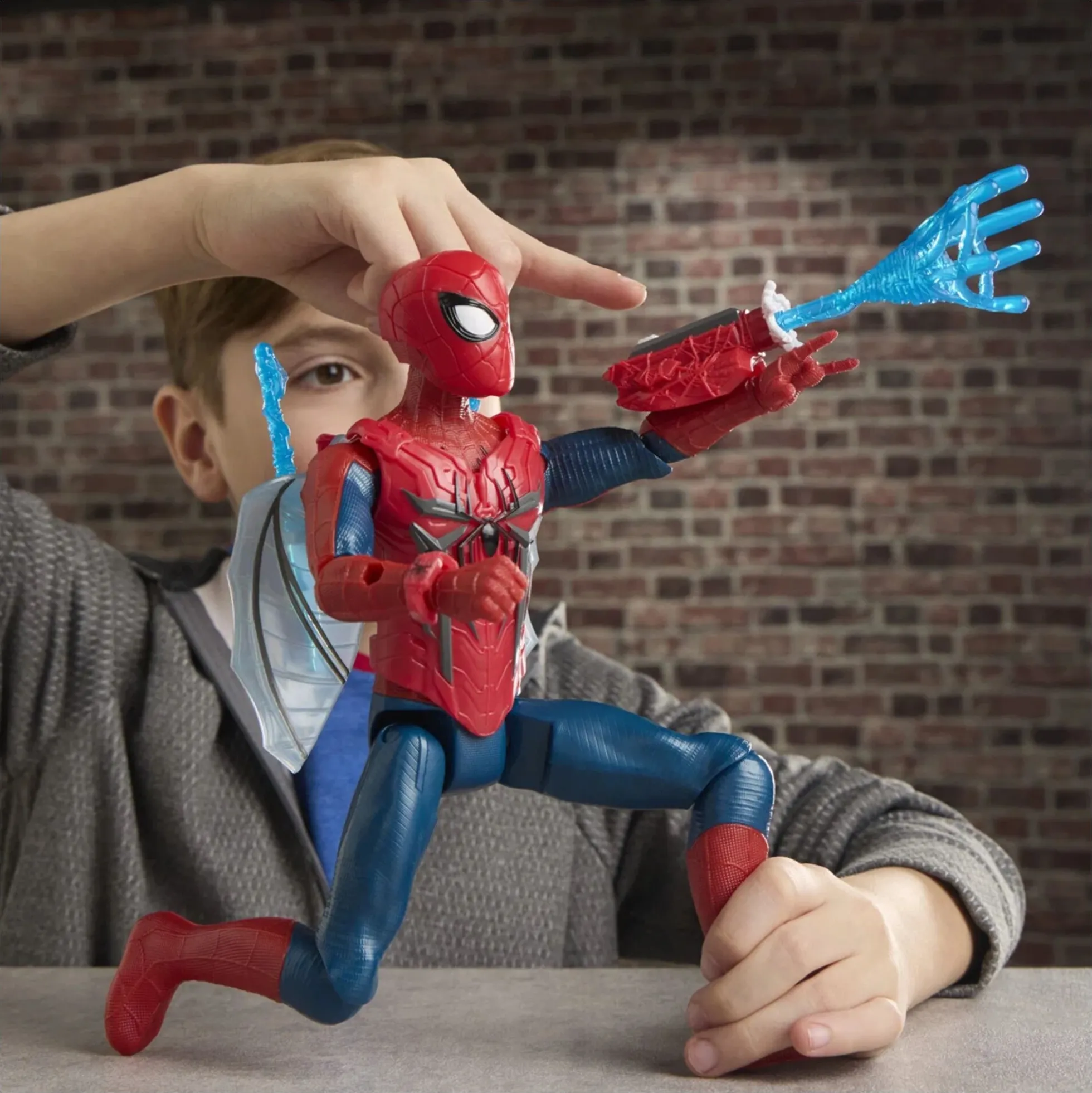 Spider Man actionfigur med Web Tech udstyr og tilbehør - 30 cm
