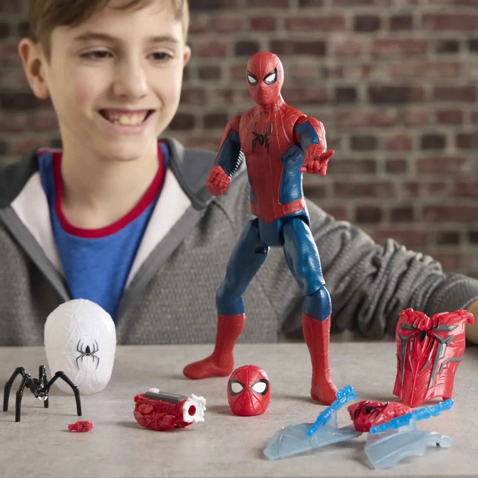 Spider Man actionfigur med Web Tech udstyr og tilbehør - 30 cm
