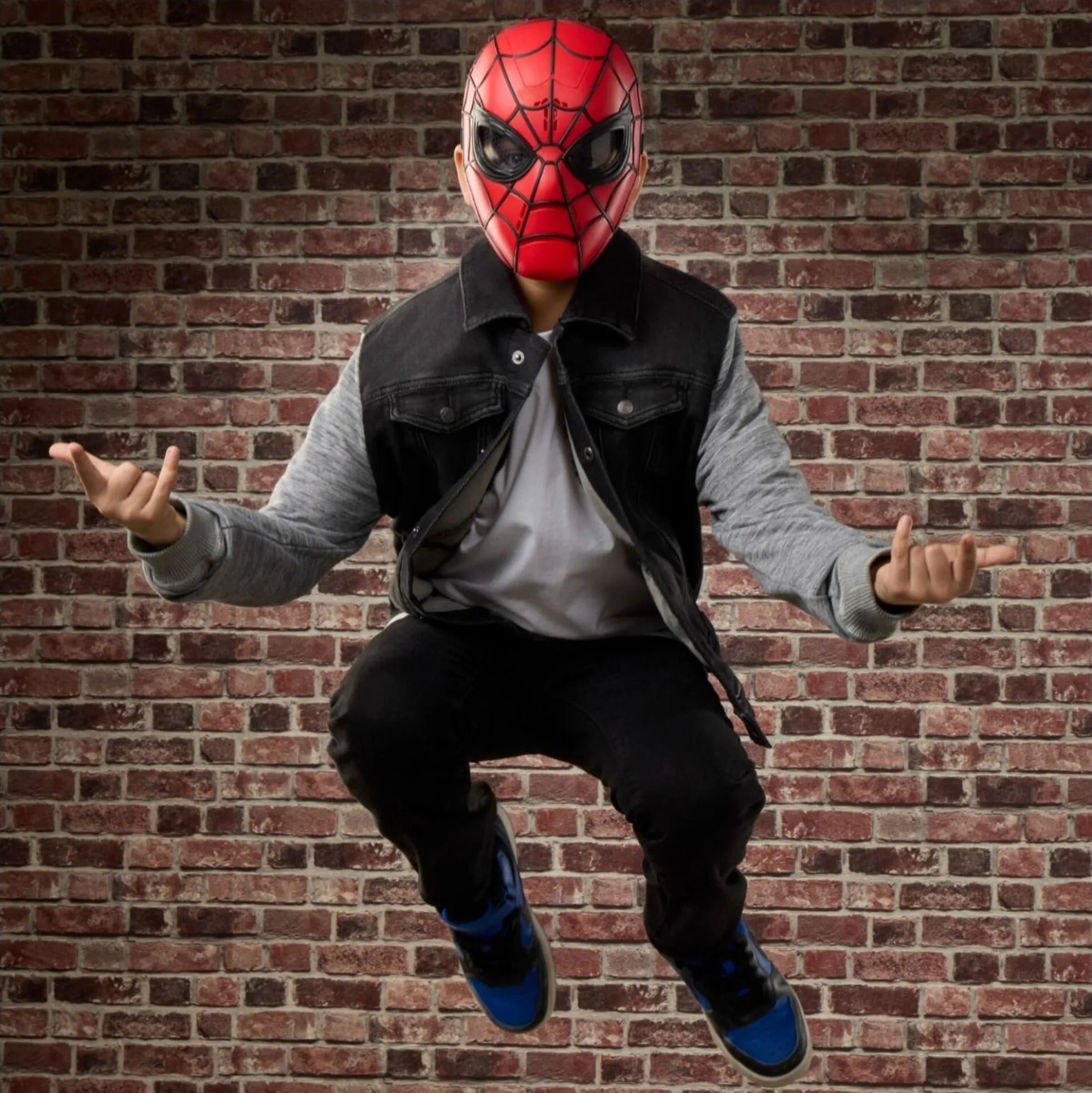 Spider Man maske med lys, lyd og stemmeeffekter til udklædning
