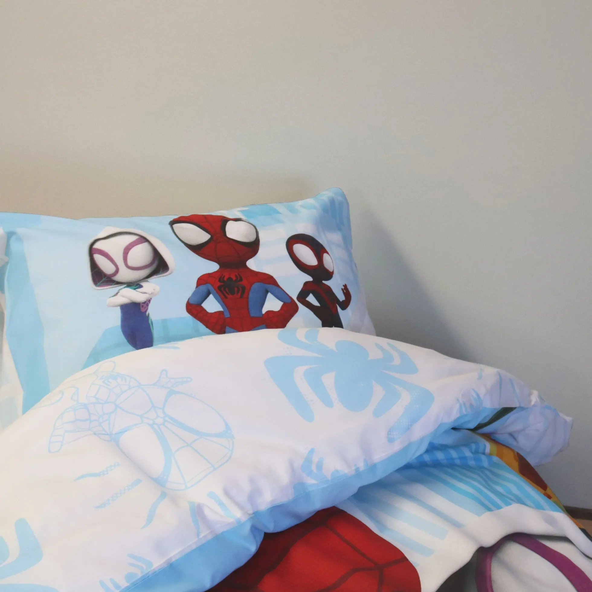 Spidey sengetøj - 100% bomuld - Børnesengetøj 140x200 cm - Spidey og hans fantastiske venner