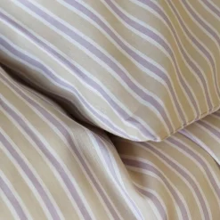 Stribet sengetøj - 100% bomuld - Junior sengetøj 100x140 cm - Beige med lilla striber