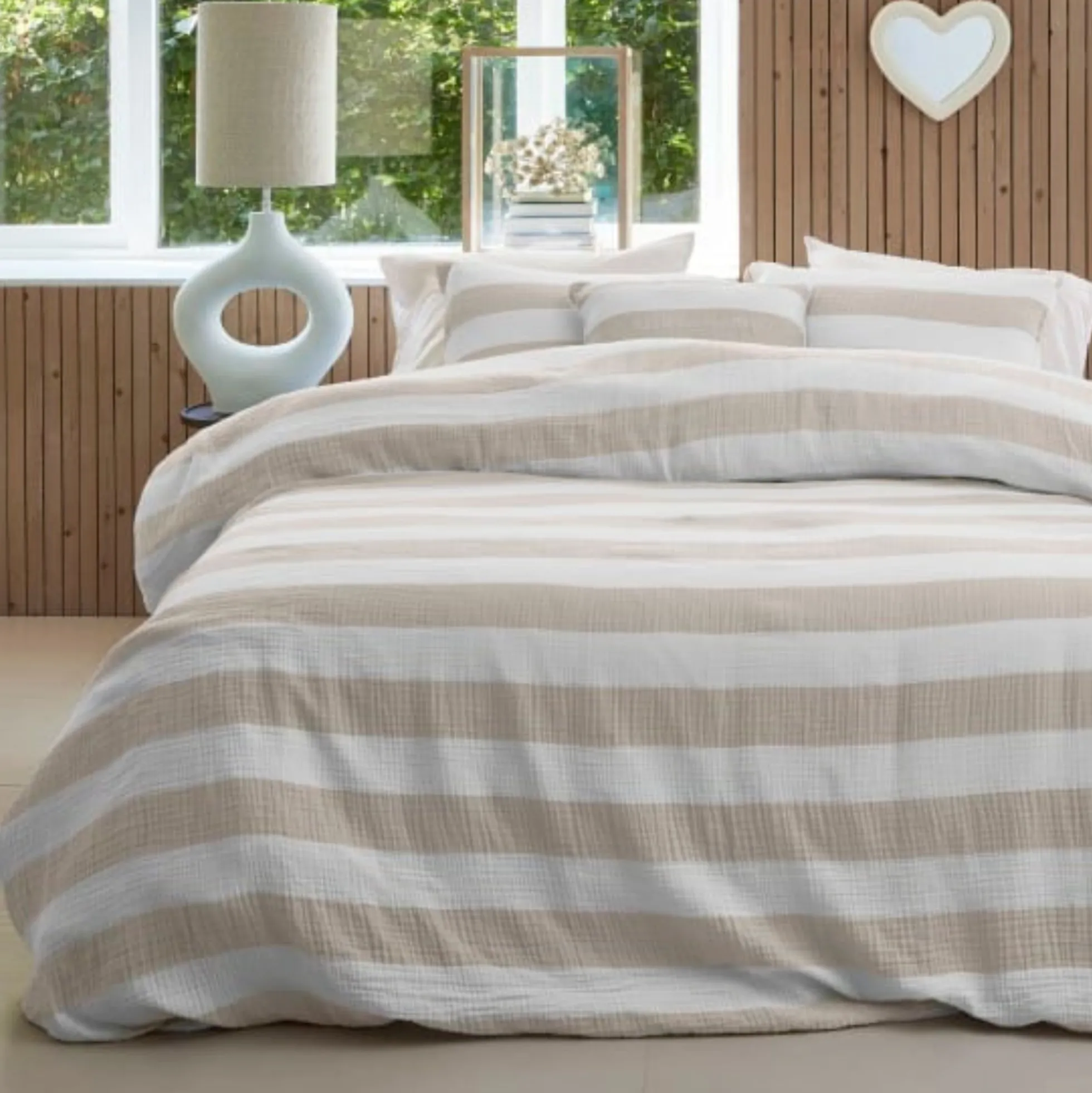 Stribet sengetøj 140x220 cm - Sengesæt i 100% blød musselin bomuld - Striped Sand - Riviéra Maison sengelinned