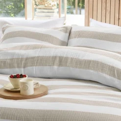Stribet sengetøj 140x220 cm - Sengesæt i 100% blød musselin bomuld - Striped Sand - Riviéra Maison sengelinned