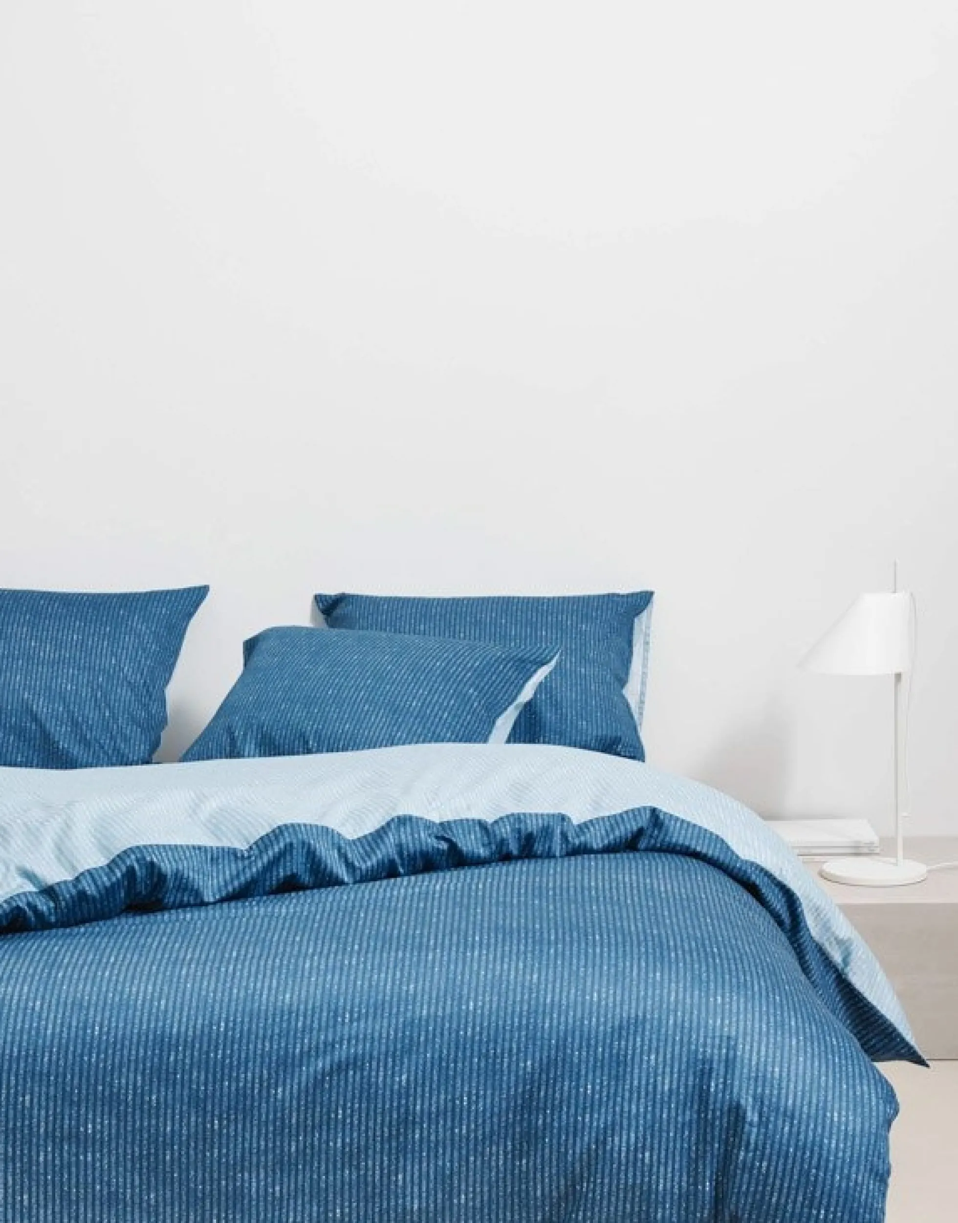 Stribet sengetøj 140x200 cm - Toloma Nordic Blue - Sengesæt med 2 i 1 design - 100% Bomuldssatin - Marc O'Polo