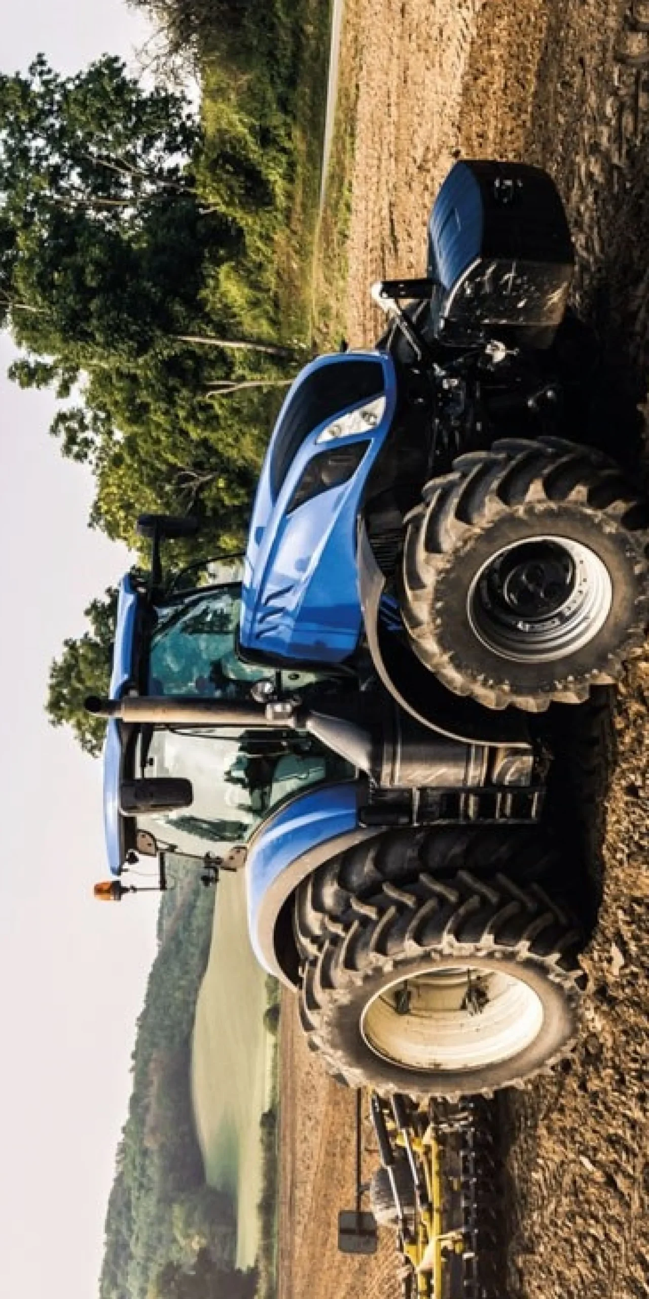 Traktor håndklæde - 70x140 cm - 100% bomuld - Blødt badehåndklæde med en blå traktor