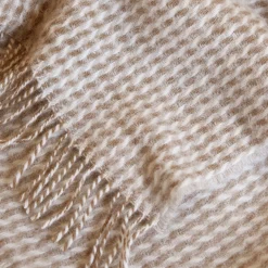 Uldplaid 120x180 cm - Beige plaid med mønster - 100% ny ren uld - Teide Høie of Scandinavia uldtæppe