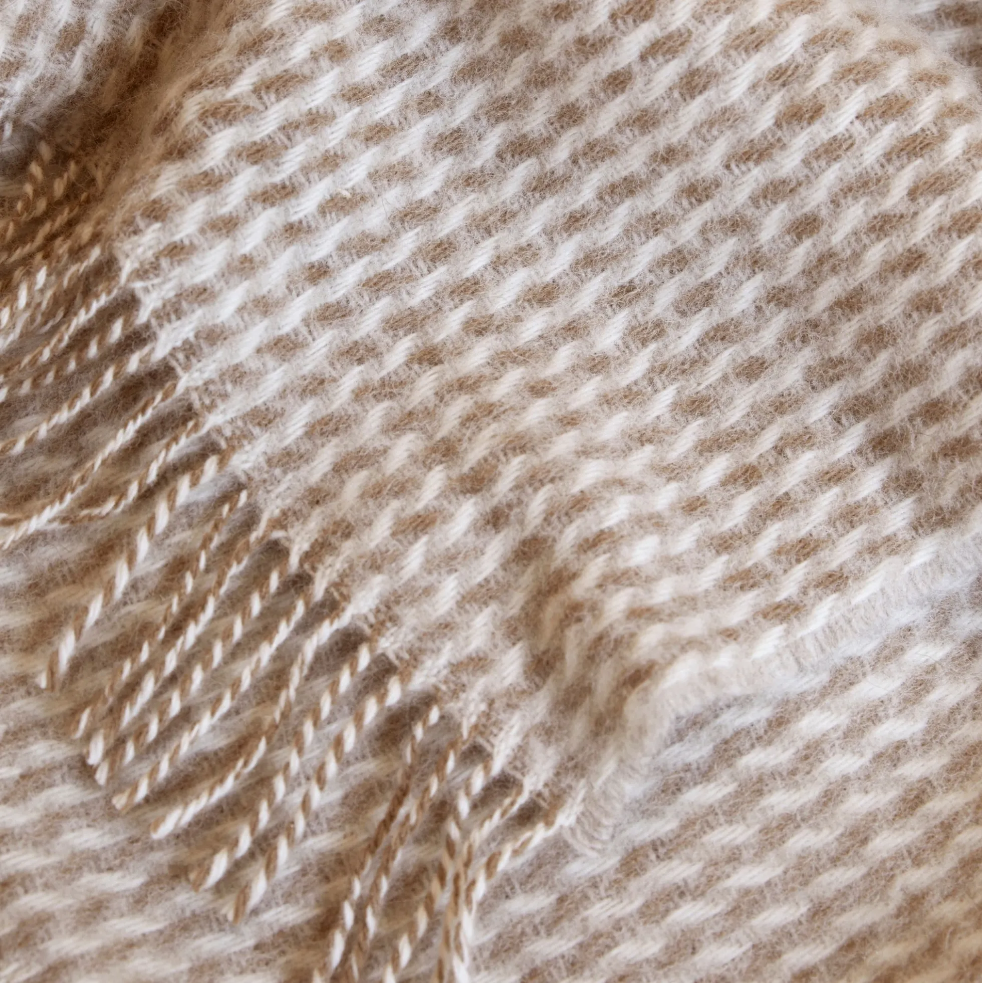Uldplaid 120x180 cm - Beige plaid med mønster - 100% ny ren uld - Teide Høie of Scandinavia uldtæppe
