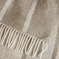 Uldplaid 120x180 cm - Beige plaid med striber - 100% ny ren uld - Istinden Høie of Scandinavia uldtæppe