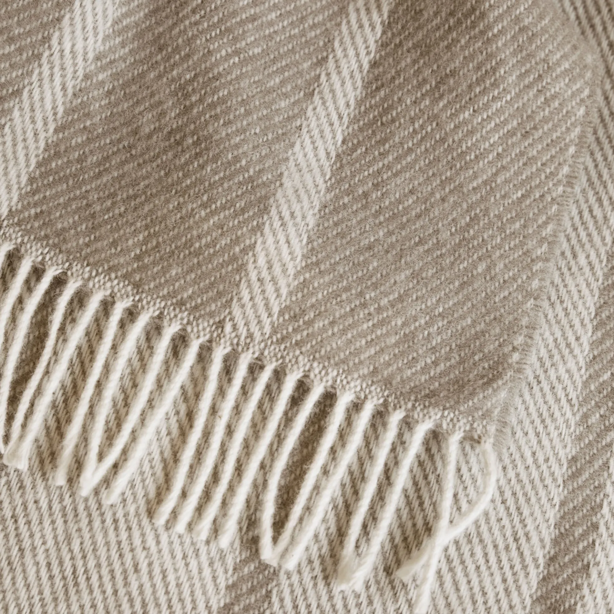 Uldplaid 120x180 cm - Beige plaid med striber - 100% ny ren uld - Istinden Høie of Scandinavia uldtæppe